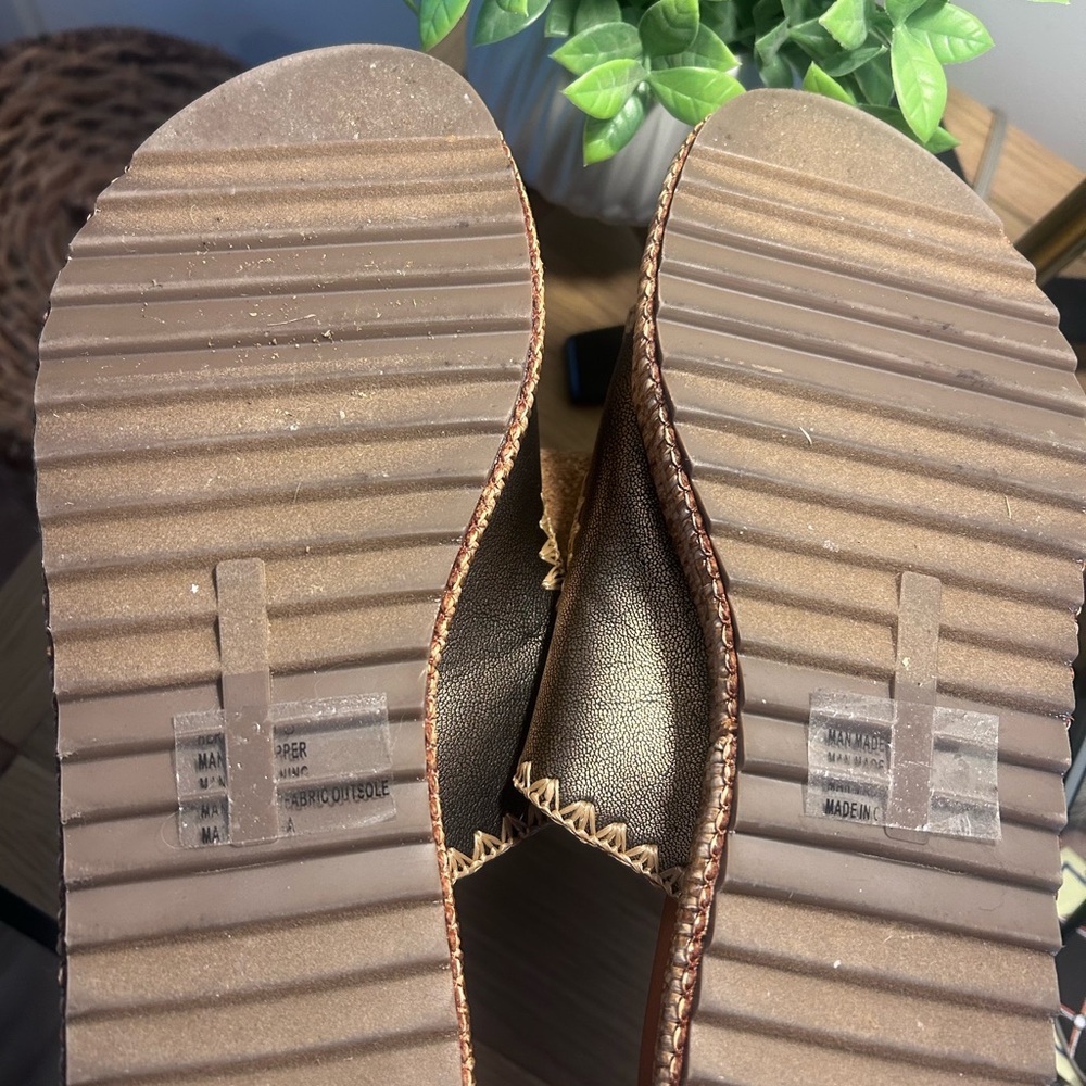 Yellowbox LIKE NEW Bronze and Tan Sandals with Brass Buckles - Picture 5 of 5